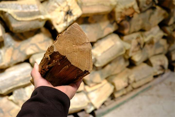 壁爐木柴.jpg 壁爐木柴.jpg